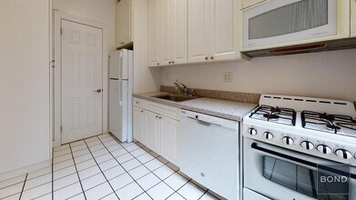 305 W 45th St in New York, NY - Building Photo - Building Photo