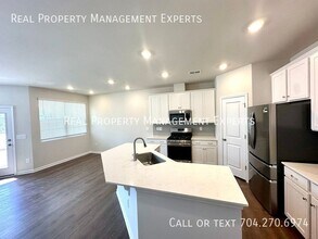 13123 Cottage Crst Ln in Charlotte, NC - Building Photo - Building Photo