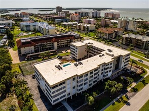 921 Seagrape Dr in Marco Island, FL - Building Photo - Building Photo