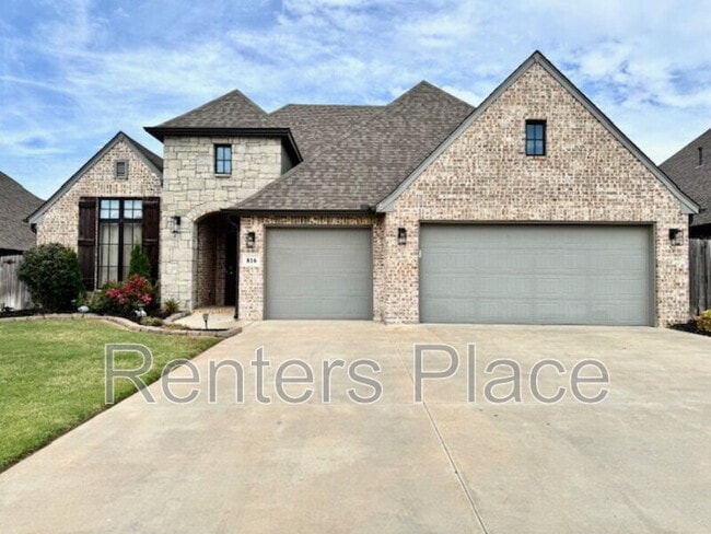 property at 816 N 89th St