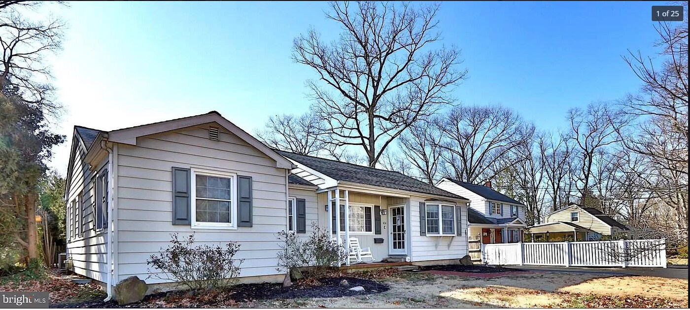 404 Swarthmore Rd in Glassboro, NJ - Building Photo
