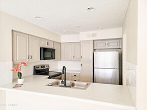 10080 E Mountainview Lake Dr, Unit 106 in Scottsdale, AZ - Building Photo - Building Photo