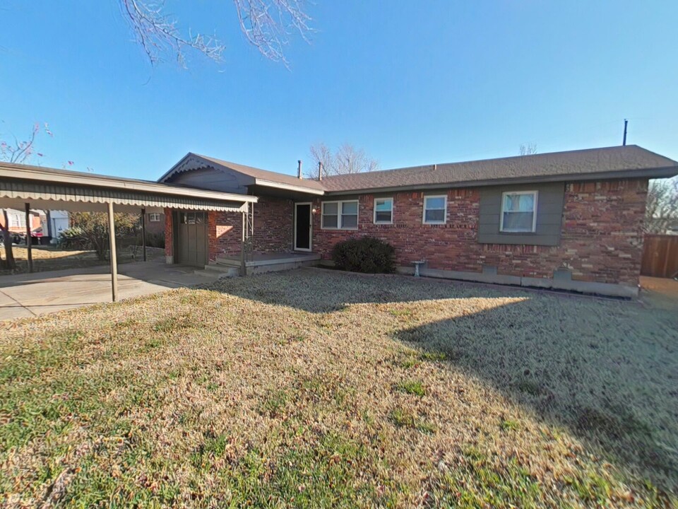 1725 NW 48th St in Lawton, OK - Building Photo