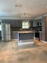 803 Laurel St in Bastrop, TX - Building Photo - Building Photo