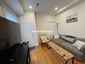 212 Green St, Unit T in Cambridge, MA - Foto de edificio - Building Photo