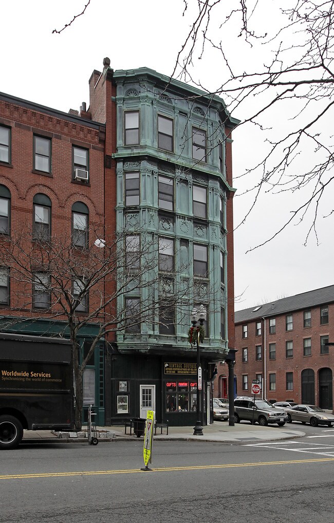 313 E St in South Boston, MA - Foto de edificio - Building Photo