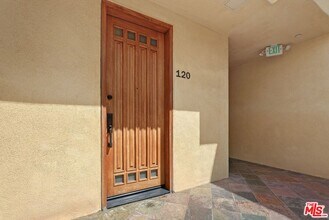 5303 Satsuma Ave in Los Angeles, CA - Building Photo - Building Photo