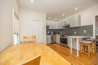 286 Ferry St in Everett, MA - Building Photo - Building Photo