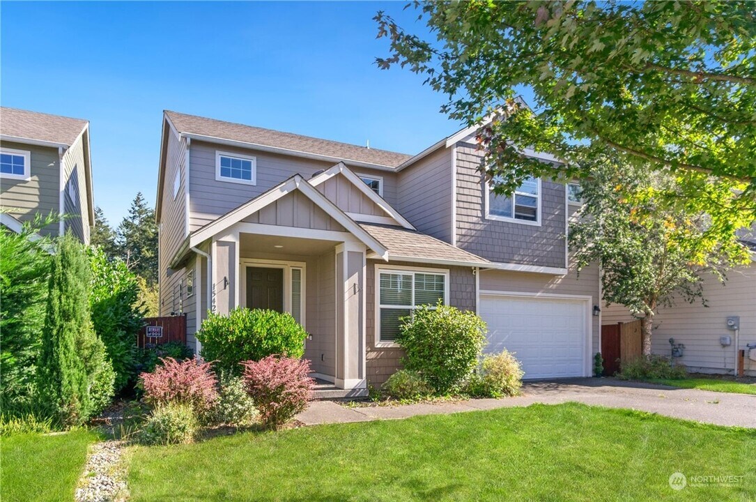 15425 82nd Ave E in Puyallup, WA - Building Photo