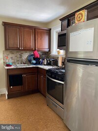 459 Seville St photo'