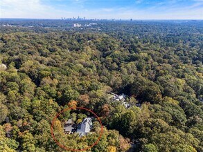 2485 W Wesley Rd NW in Atlanta, GA - Building Photo - Building Photo