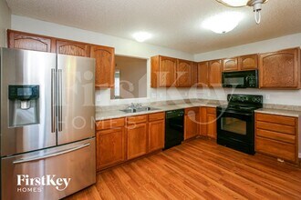 15572 Dry Creek Rd in Noblesville, IN - Foto de edificio - Building Photo