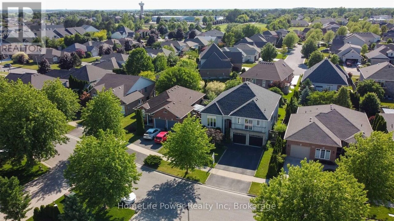8 Bianca Dr in Niagara-On-The-Lake, ON - Building Photo