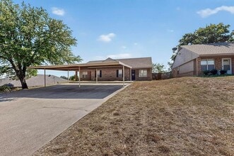 209 W Owens St in Weatherford, TX - Building Photo - Building Photo