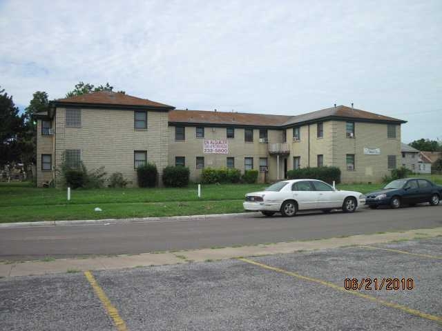 Walker Square in Oklahoma City, OK - Building Photo