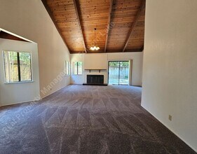 5050 Glide Dr in Davis, CA - Building Photo - Building Photo