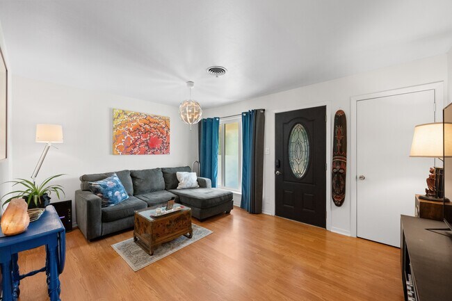 2702 Little John Ln in Austin, TX - Building Photo - Building Photo