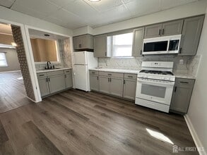 28 Bird Ave in Woodbridge Township, NJ - Building Photo - Building Photo