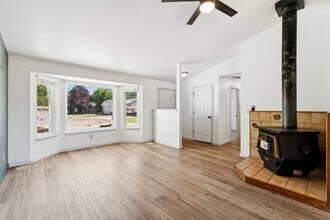 5591 N Marlboro Ave in Boise, ID - Foto de edificio - Building Photo