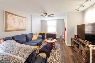 613 Taney Terrace in Philadelphia, PA - Building Photo