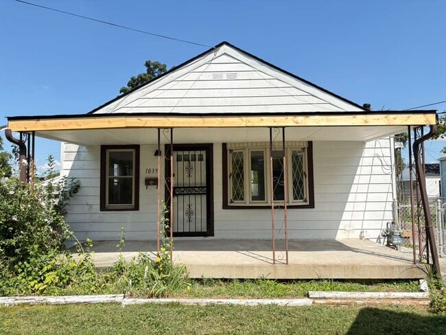 property at 1035 Seelbach Ave