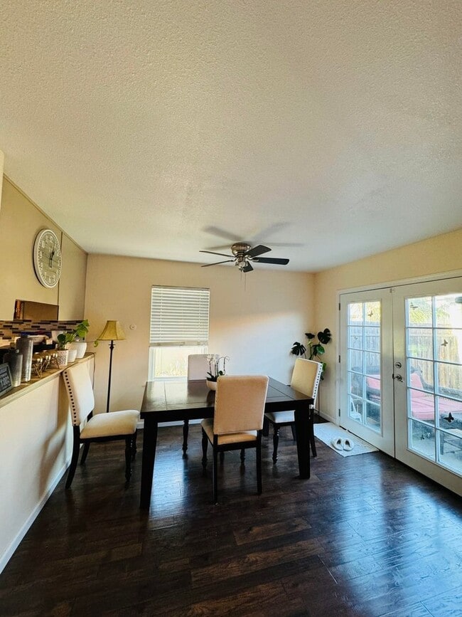 116 Rainier Ln in Antioch, CA - Foto de edificio - Building Photo