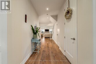 36 Angela Cres in Niagara-On-The-Lake, ON - Building Photo - Building Photo