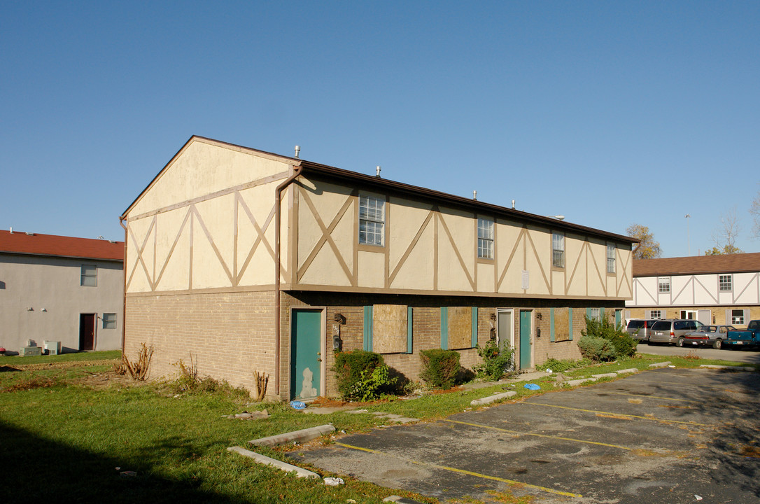 1581-1587 Harvester Ln in Columbus, OH - Building Photo