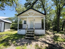 3931 John Sharp Pkwy in Bryan, TX - Building Photo