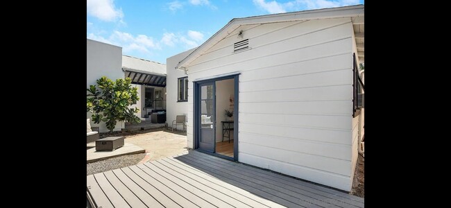 property at 3435 Isla Vista Dr