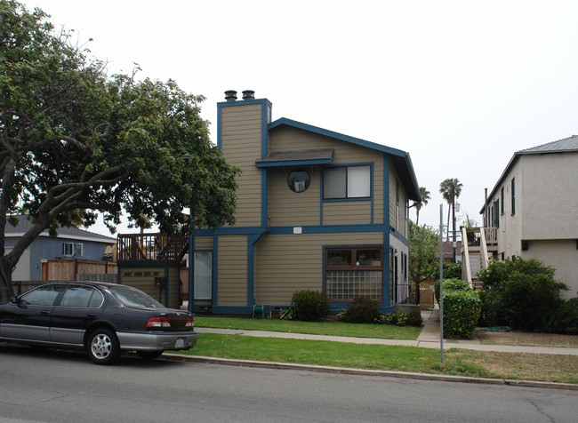 1067-1073 Loring St in San Diego, CA - Building Photo - Building Photo