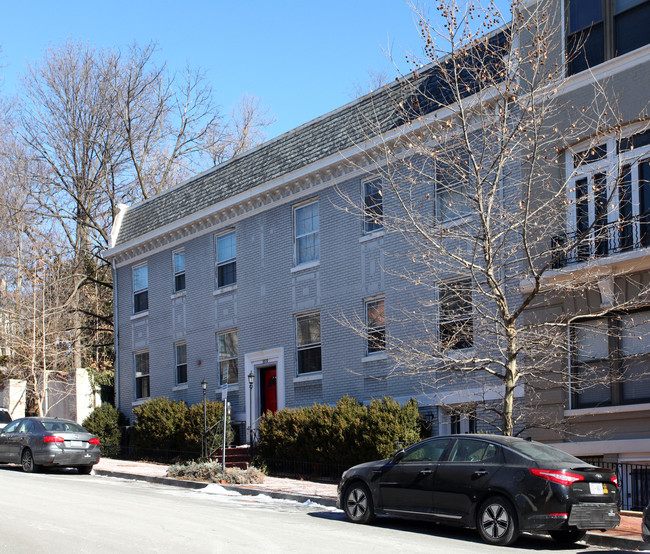 1619 30th St NW in Washington, DC - Foto de edificio - Building Photo