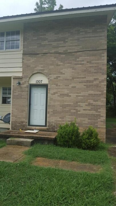 1307 Proper St in Corinth, MS - Building Photo