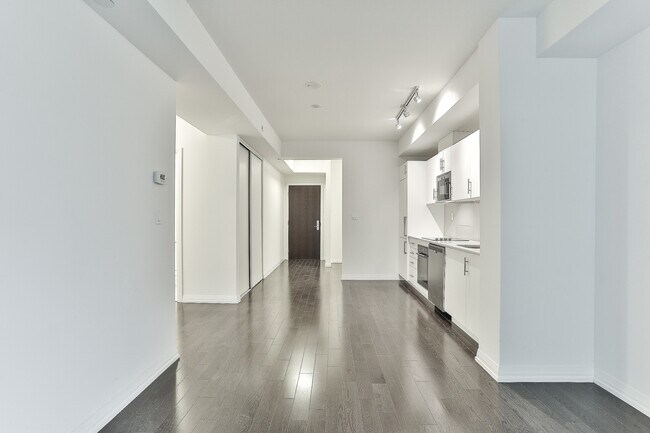 460 Adelaide St E in Toronto, ON - Building Photo - Building Photo