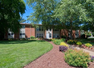 Hodges Manor Apartments in Portsmouth, VA - Foto de edificio - Building Photo