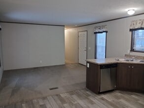 2701 Huizenga St in Norton Shores, MI - Building Photo - Building Photo