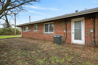 11276 Liana Ln in St. Ann, MO - Building Photo - Building Photo