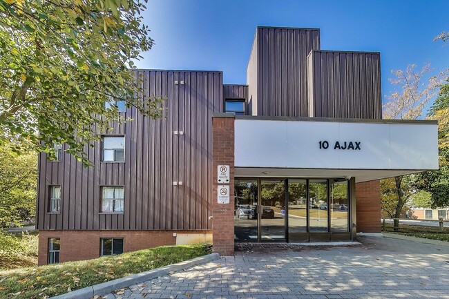 10 Ajax St in Guelph, ON - Building Photo - Building Photo