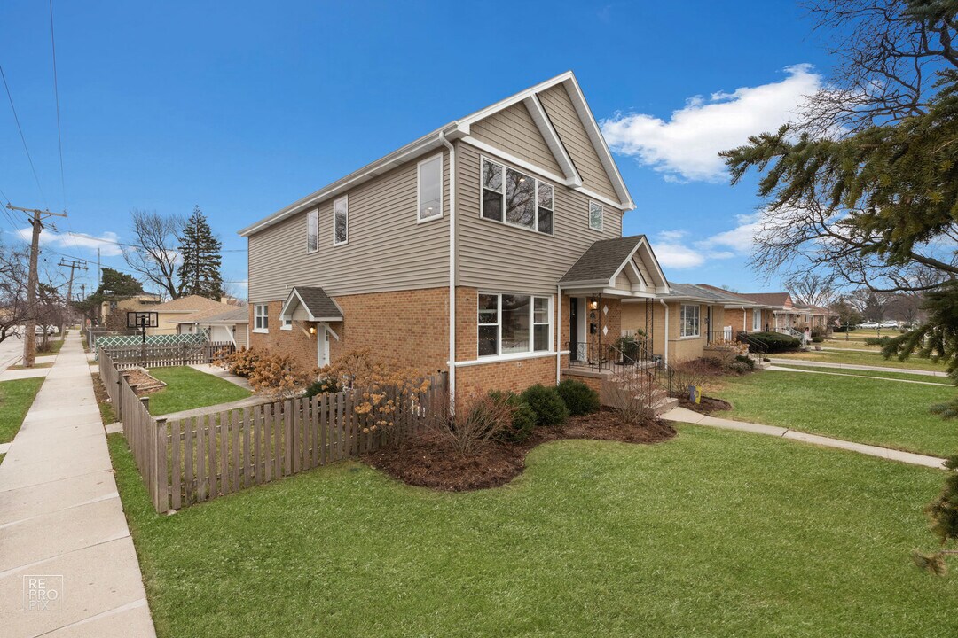 1545 Forest Rd in La Grange Park, IL - Building Photo