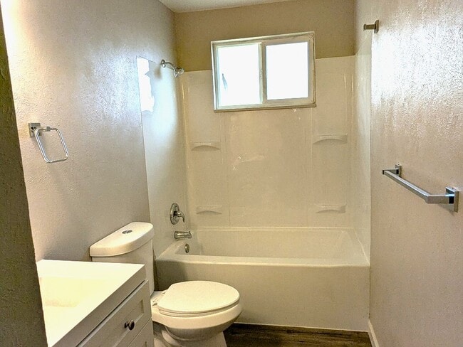 14240 E 22nd Pl in Aurora, CO - Foto de edificio - Building Photo