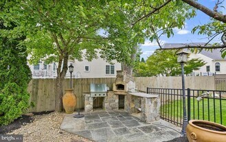 2054 Madrillon Rd in Vienna, VA - Building Photo