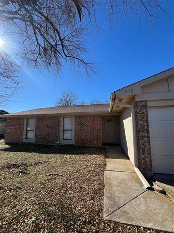 1910 Whiteoak Dr in Garland, TX - Building Photo