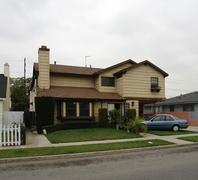 14801 Adams St in Midway City, CA - Foto de edificio - Building Photo