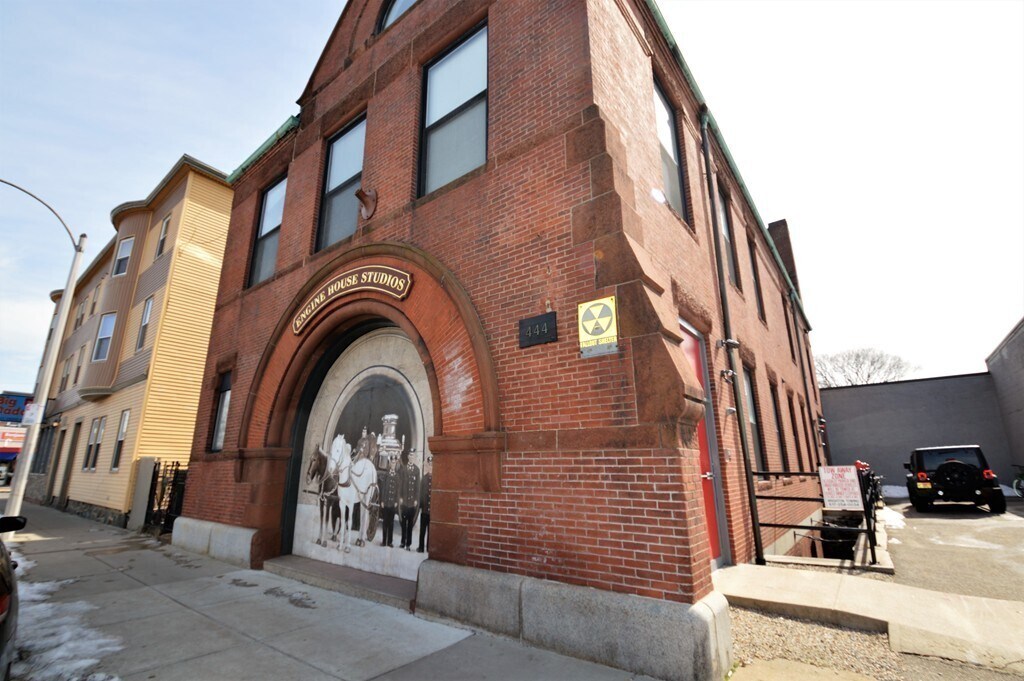 444 Western Ave, Unit 5 in Boston, MA - Building Photo