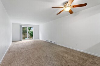 lot 12430 NE Glisan St in Portland, OR - Building Photo - Building Photo