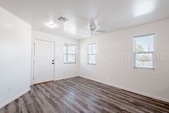 129 E 8th St in Bakersfield, CA - Building Photo - Building Photo