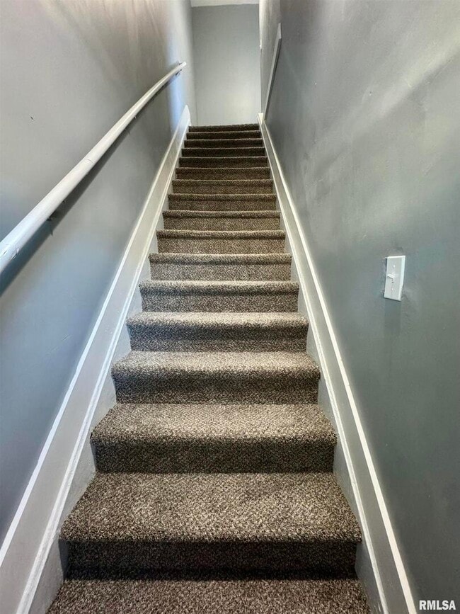 627 N Division St in Davenport, IA - Building Photo - Building Photo