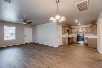 567 N Walker Unit #23, Newcastle, OK 73065 in Newcastle, OK - Building Photo - Interior Photo