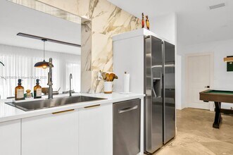 5250 NE 15th Ave in Fort Lauderdale, FL - Foto de edificio - Building Photo