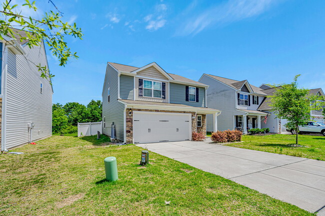 736 Frosty Way in Zebulon, NC - Foto de edificio - Building Photo